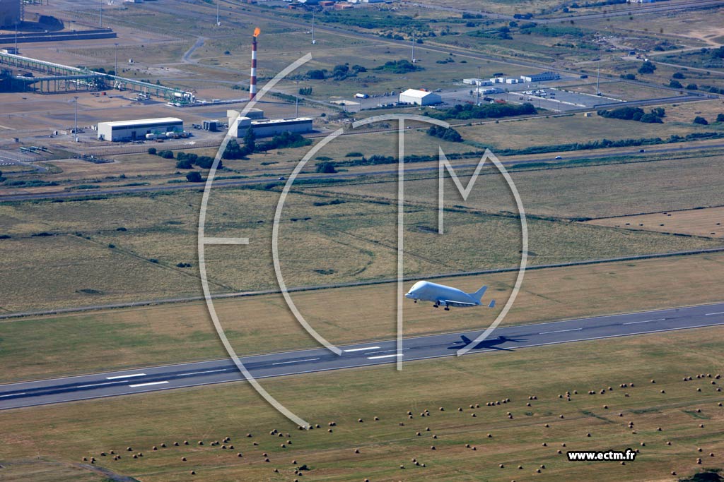 Photo arienne de Aroport de Saint-Nazaire Montoir (Airbus A300-600ST Beluga)