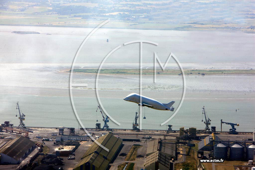 Photo arienne de Aroport de Saint-Nazaire Montoir (Airbus A300-600ST Beluga)