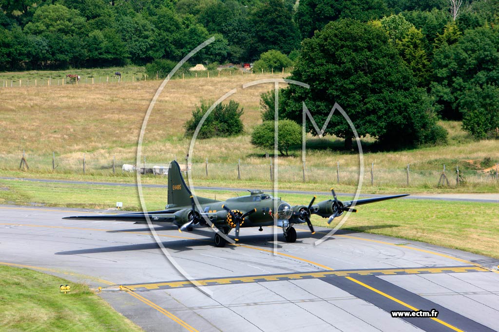 Photo arienne de Aroport Nantes Atlantique (B-17F Memphis Belle - Forteresse volante)