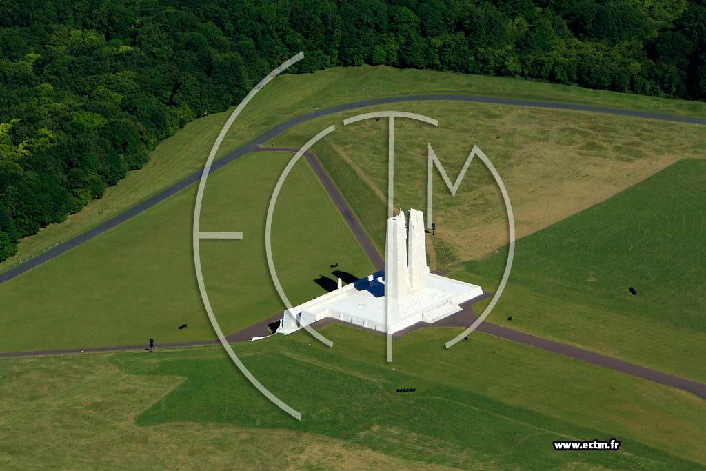 Photo arienne de Vimy (Monument et Parc commmoratifs du Canada)