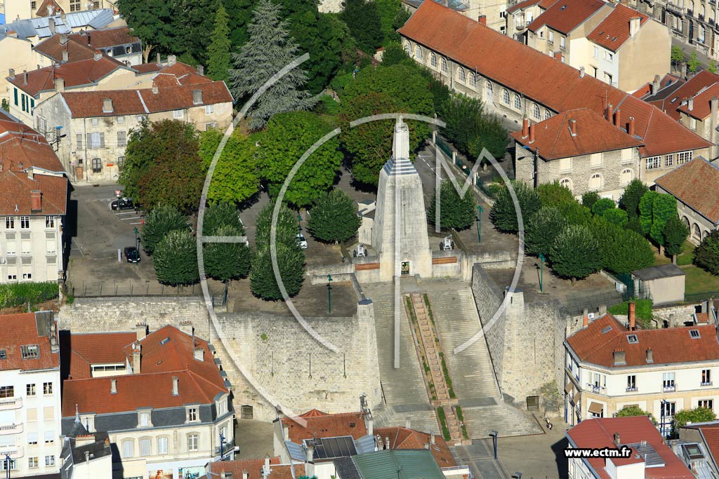 Photo arienne de Verdun (Le Monument de la Victoire)