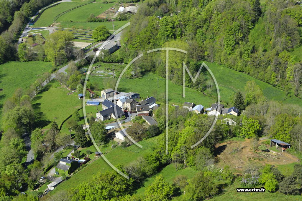 Photo arienne de Castelnau-de-Brassac (Le Pujol)