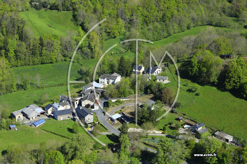 Photo arienne de Castelnau-de-Brassac (Le Pujol)