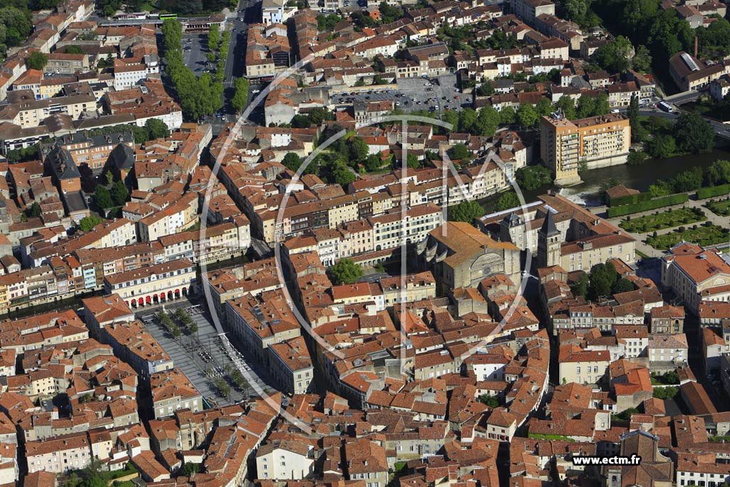 Photo arienne de Castres (Place Jean Jaurs)