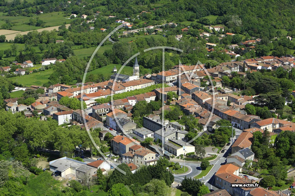 Photo arienne de Dourgne (L'Eglise)