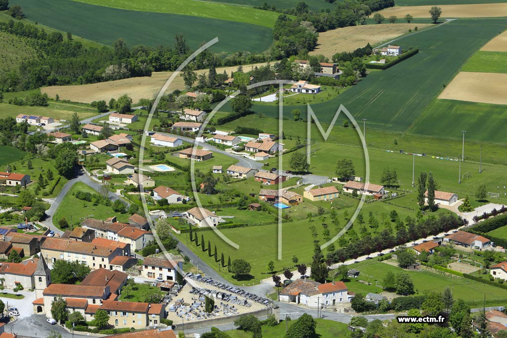 Photo arienne de Frjeville (L'Eglise)