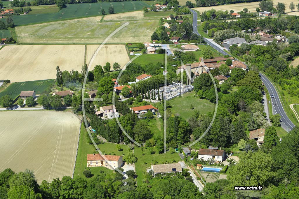 Photo arienne de Lescout (L'Eglise)