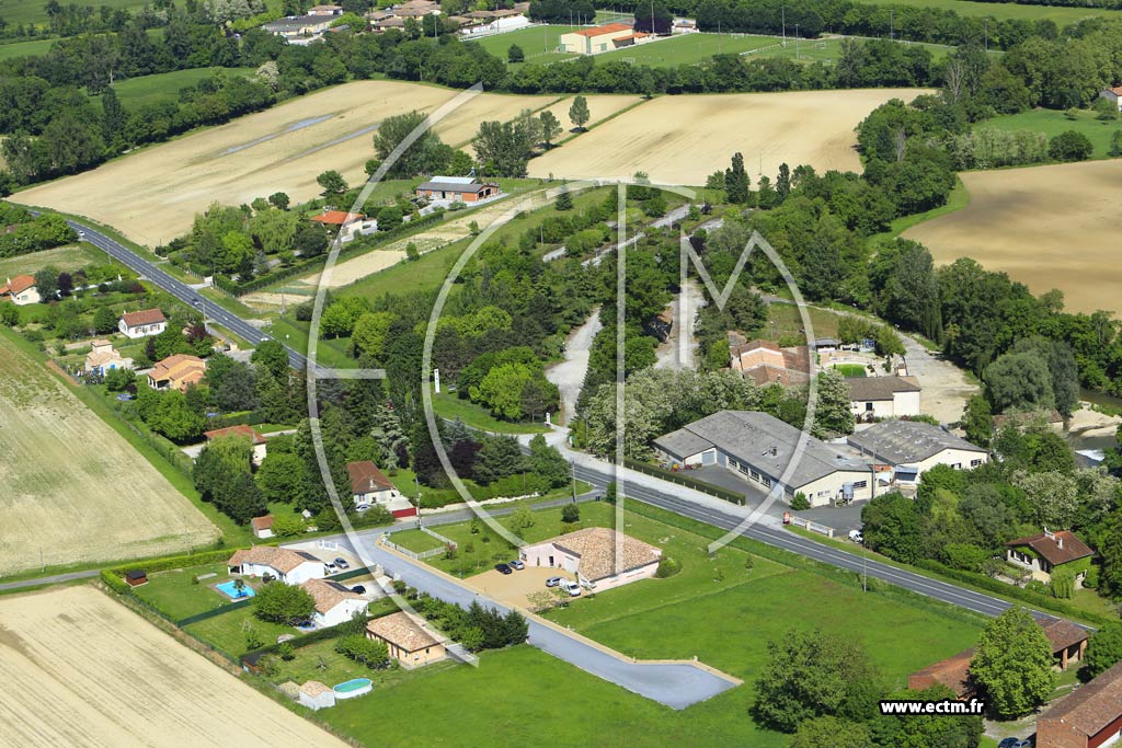 Photo arienne de Lescout (Le Moulin de Rouch)