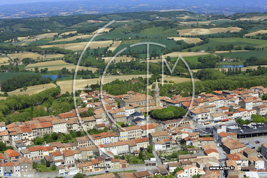 Photo arienne de Puylaurens (L'Eglise)