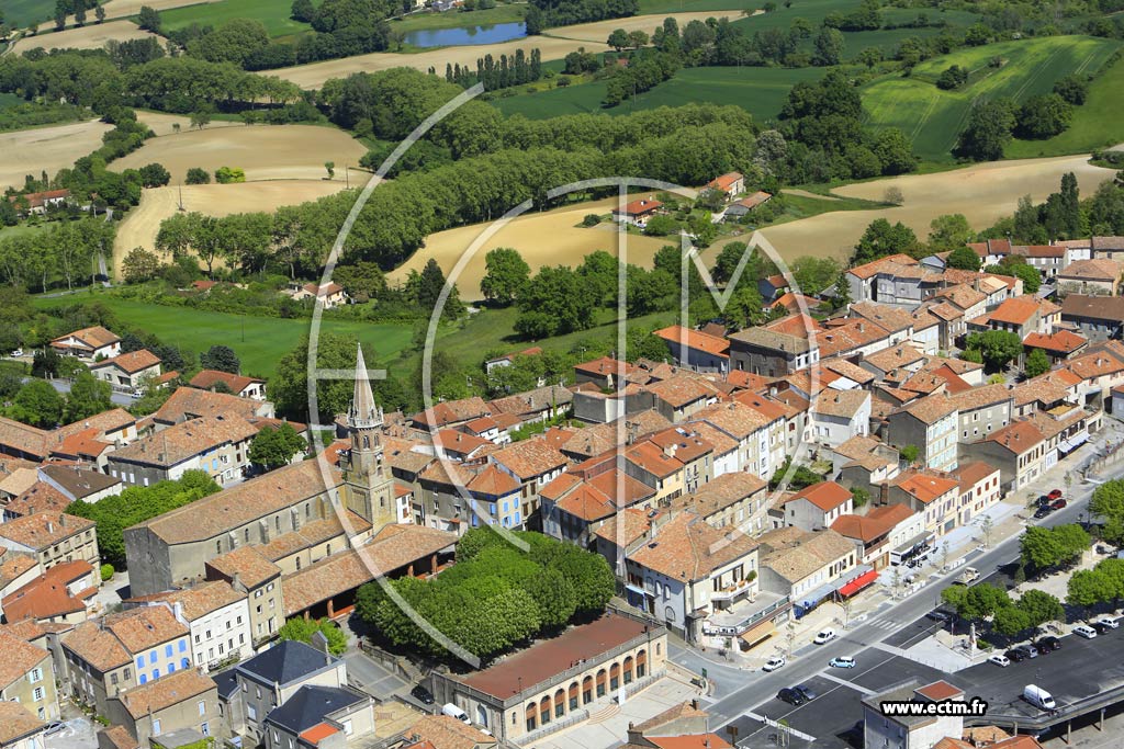 Photo arienne de Puylaurens (L'Eglise)