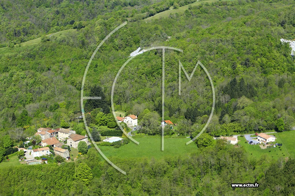Photo arienne de Saint-Salvy-de-la-Balme (La Garrigue)