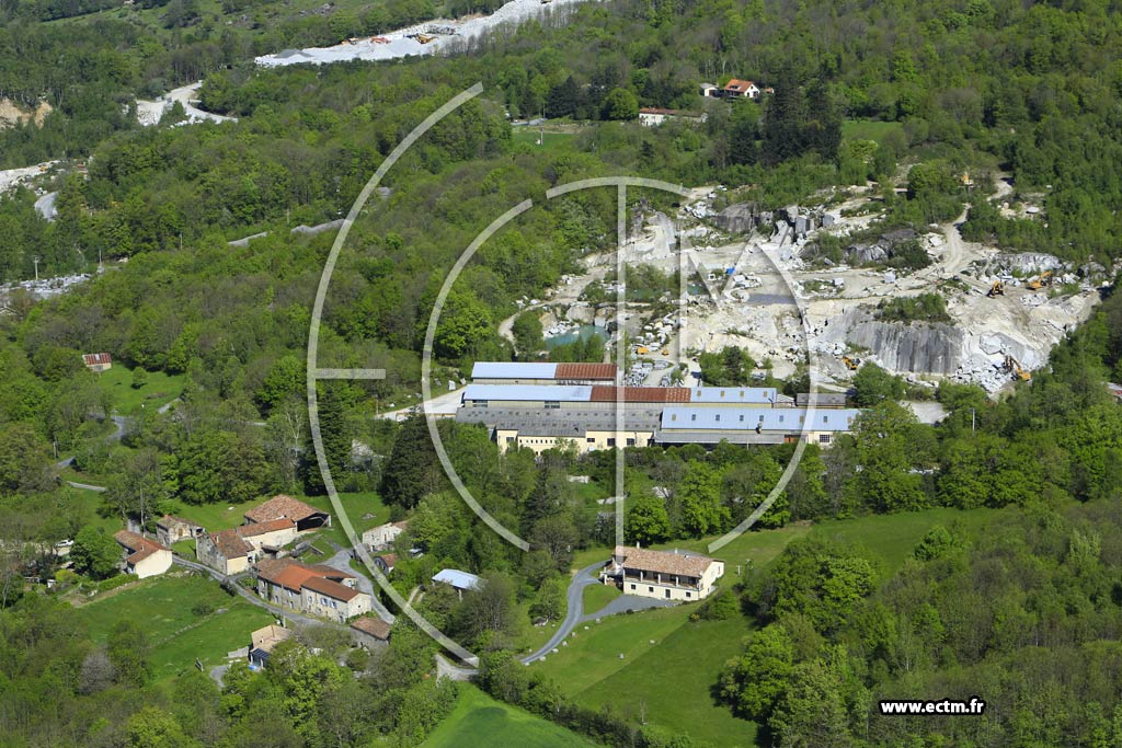 Photo arienne de Saint-Salvy-de-la-Balme (Le Rouquis)
