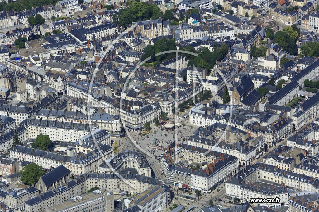 Photo arienne de Orlans (Place du Martroi)