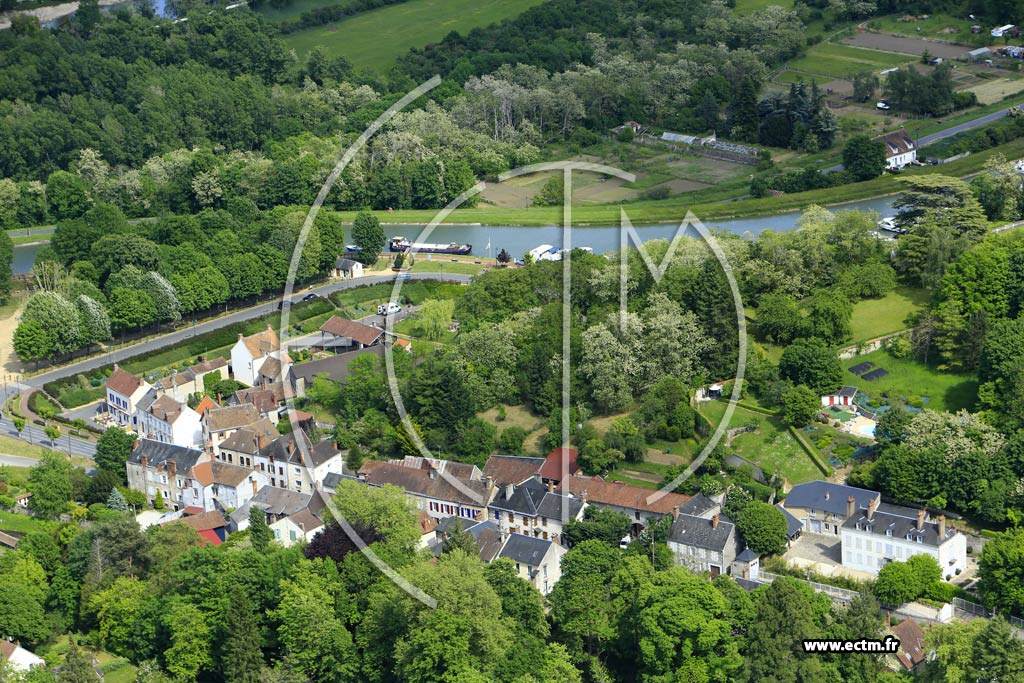 Photo arienne de Chtillon-sur-Loire (Moulin de Laval - le Port)