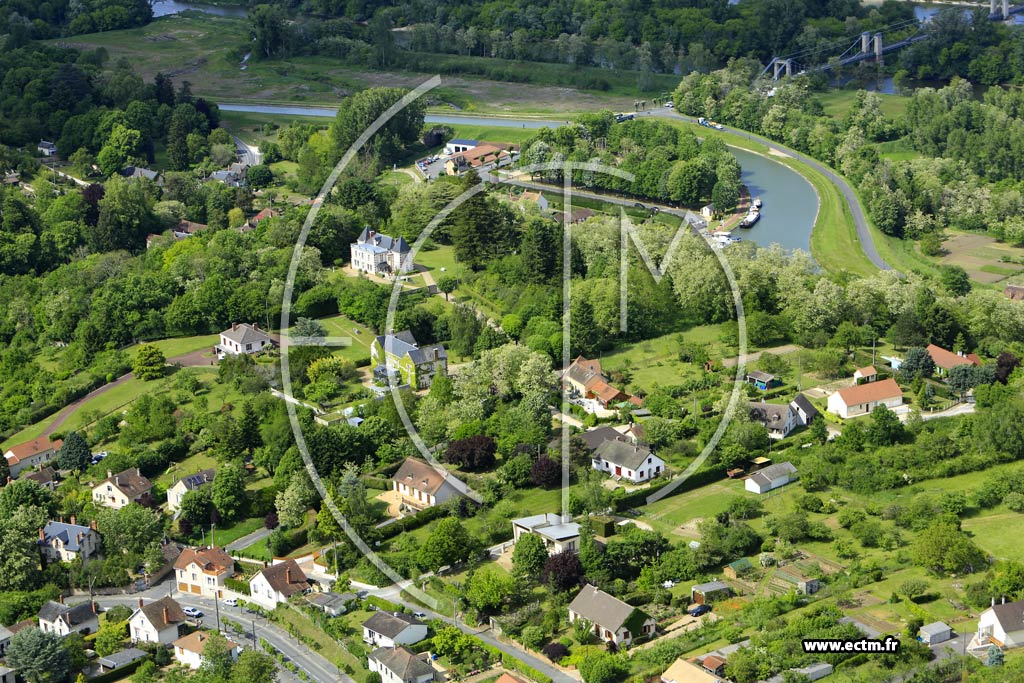 Photo arienne de Chtillon-sur-Loire (Moulin de Laval - le Port)