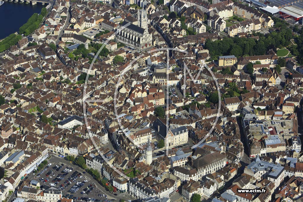 Photo arienne de Auxerre (Palais de Justice - Saint-Eusebe)