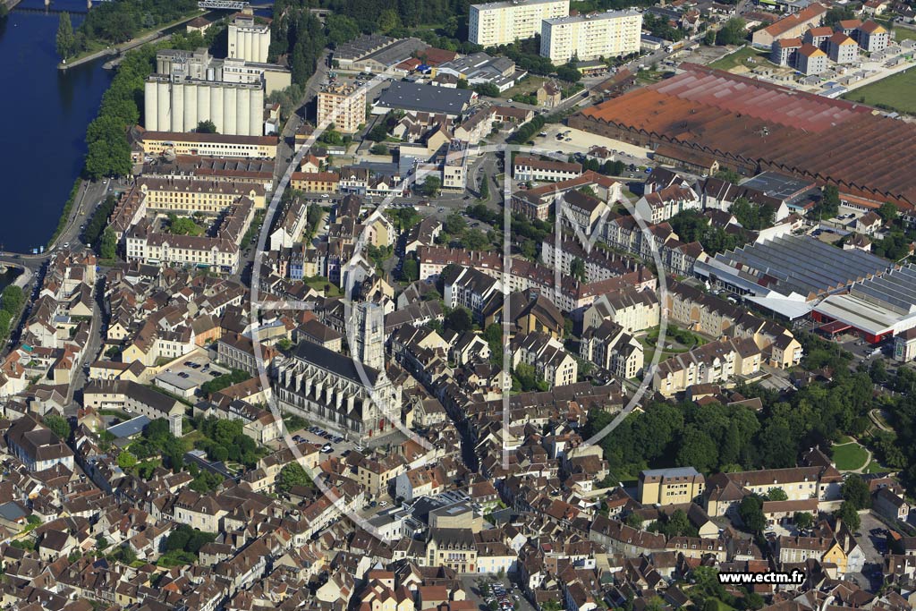 Photo arienne de Auxerre (Palais de Justice - Saint-Eusebe)