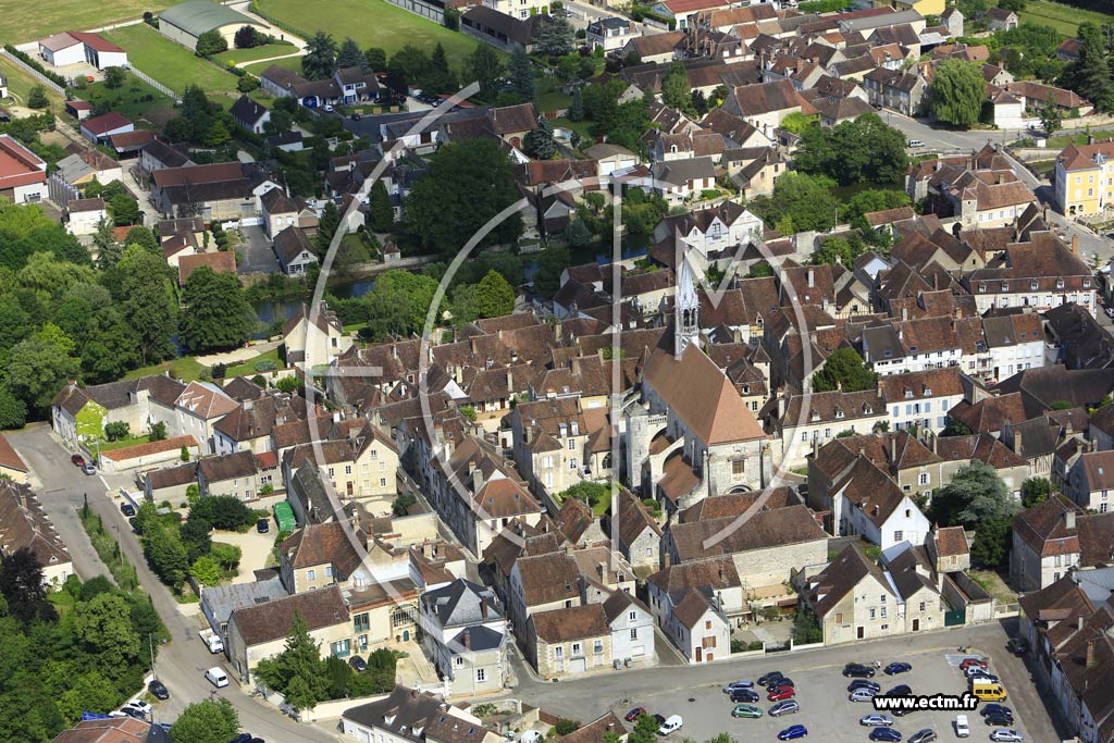 Photo arienne de Chablis (Place Saint-Martin)