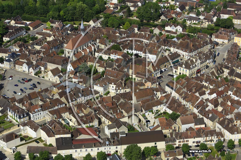 Photo arienne de Chablis (Place Saint-Martin)