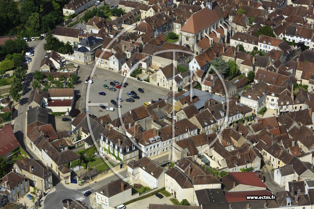 Photo arienne de Chablis (Place Saint-Martin)