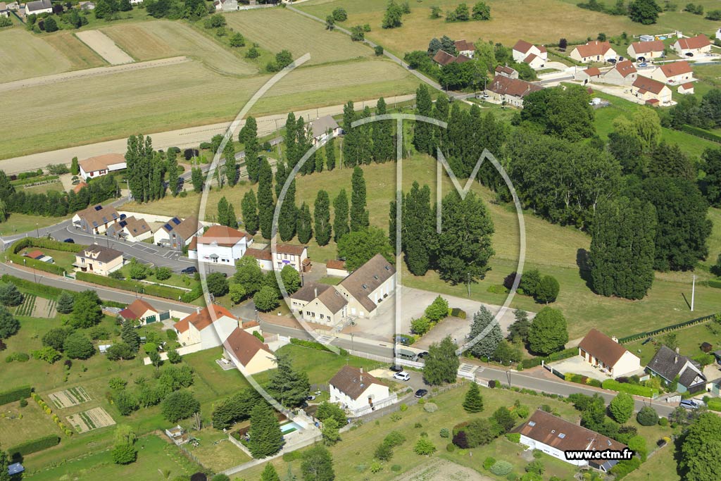 Photo arienne de Charbuy (la Grure)