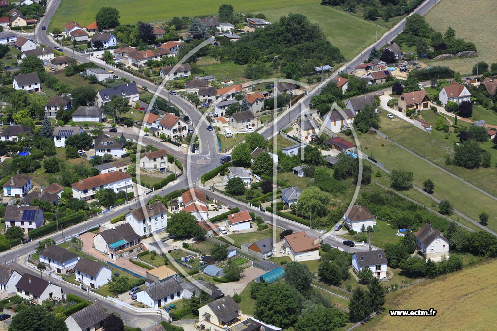 Photo arienne de Charmoy (les Grands Noyers)