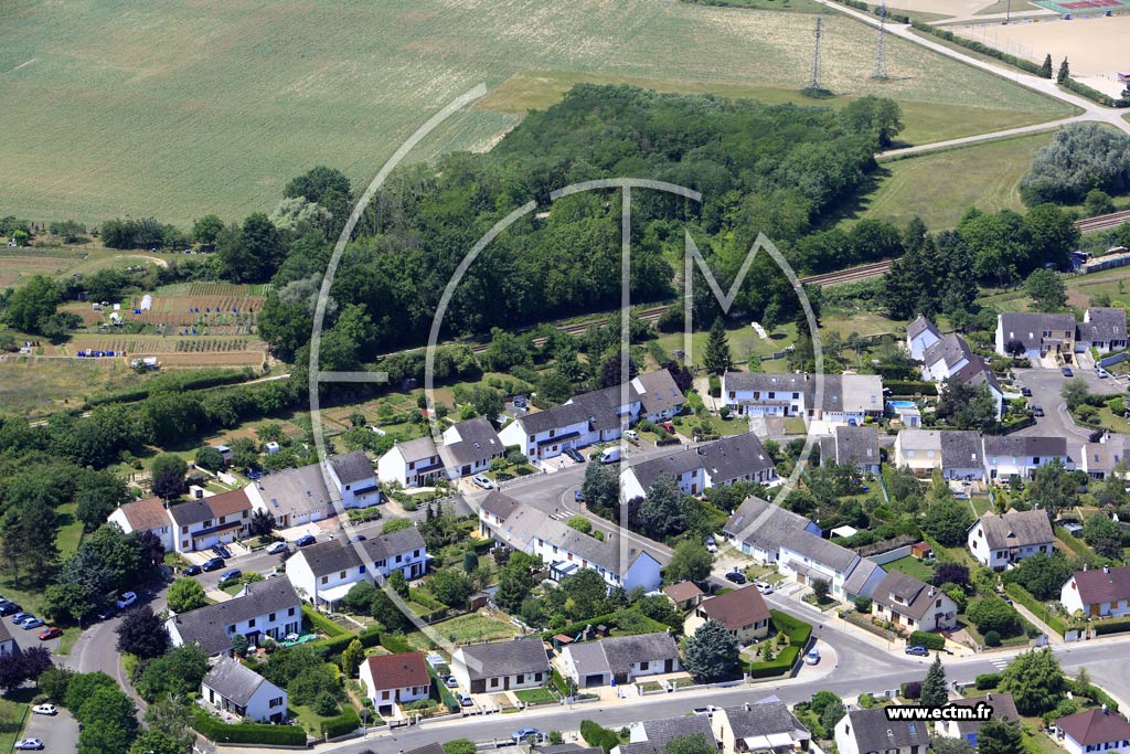 Photo arienne de Cheny (Quartier de la Source du Vivier)