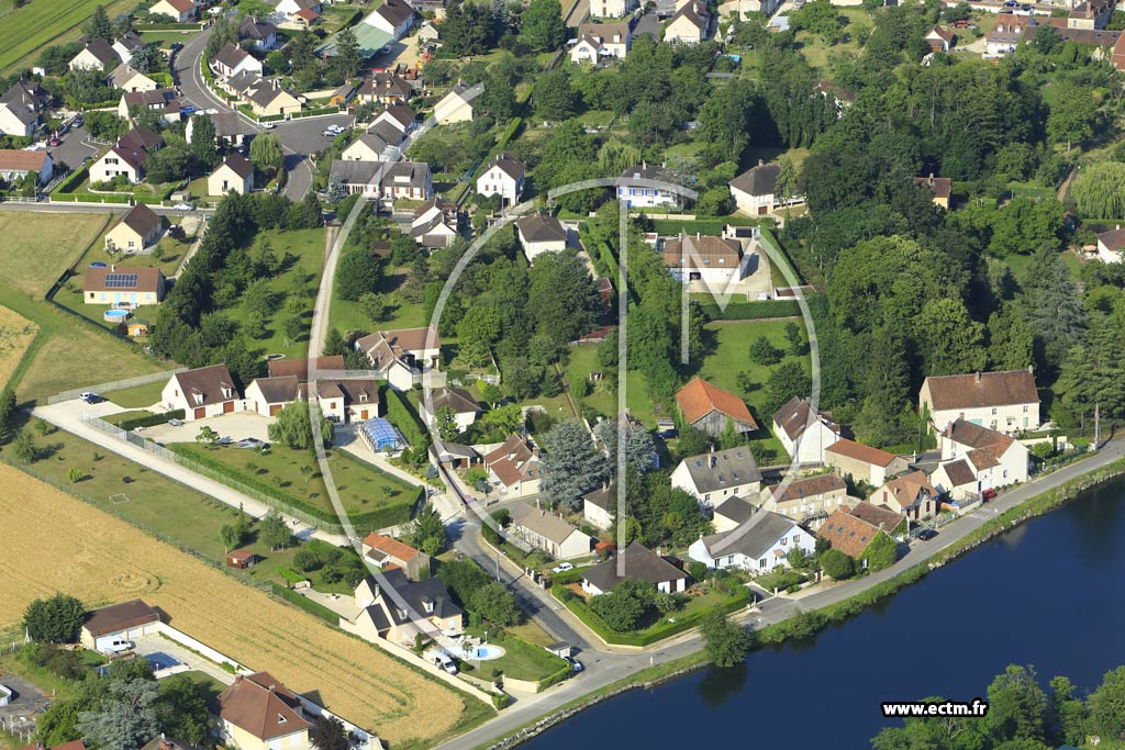 Photo arienne de Monteau (l'tau)