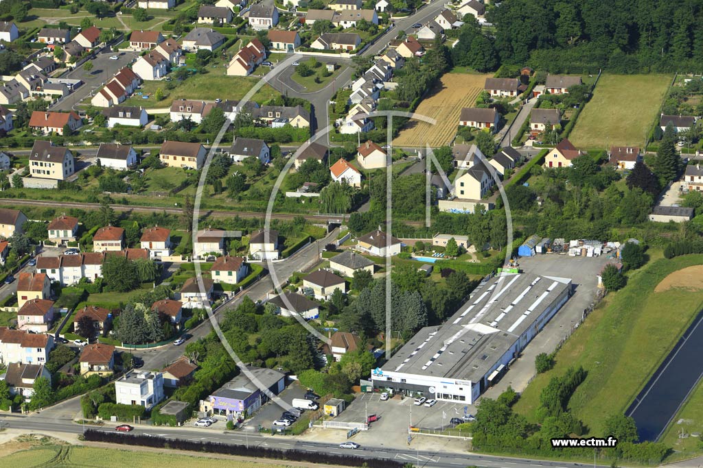 Photo arienne de Monteau (le Caron)