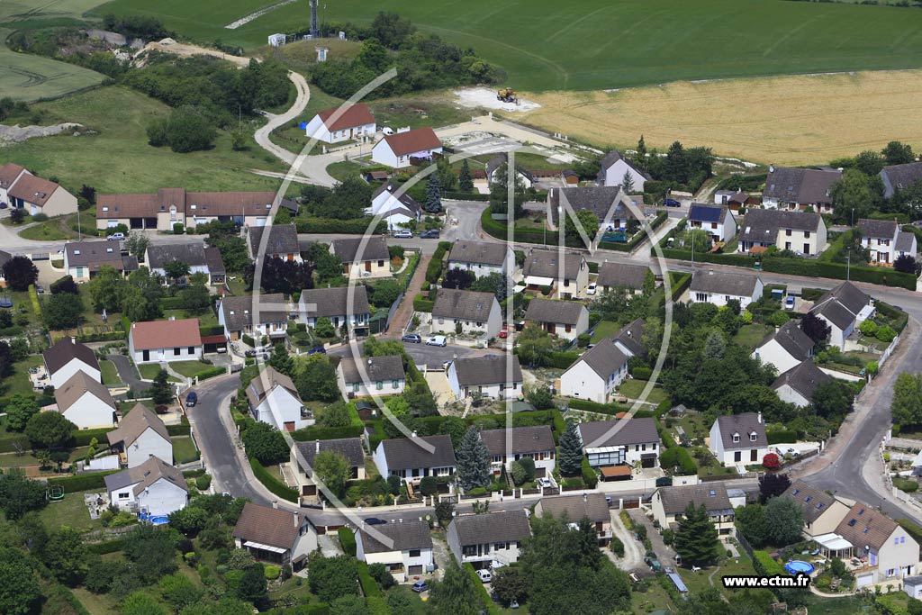 Photo arienne de Seignelay (Haut de Thureau)