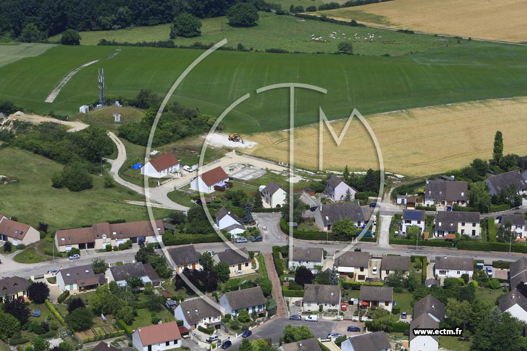 Photo arienne de Seignelay (Haut de Thureau)