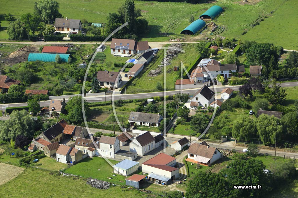 Photo arienne de Villeneuve-Saint-Salves