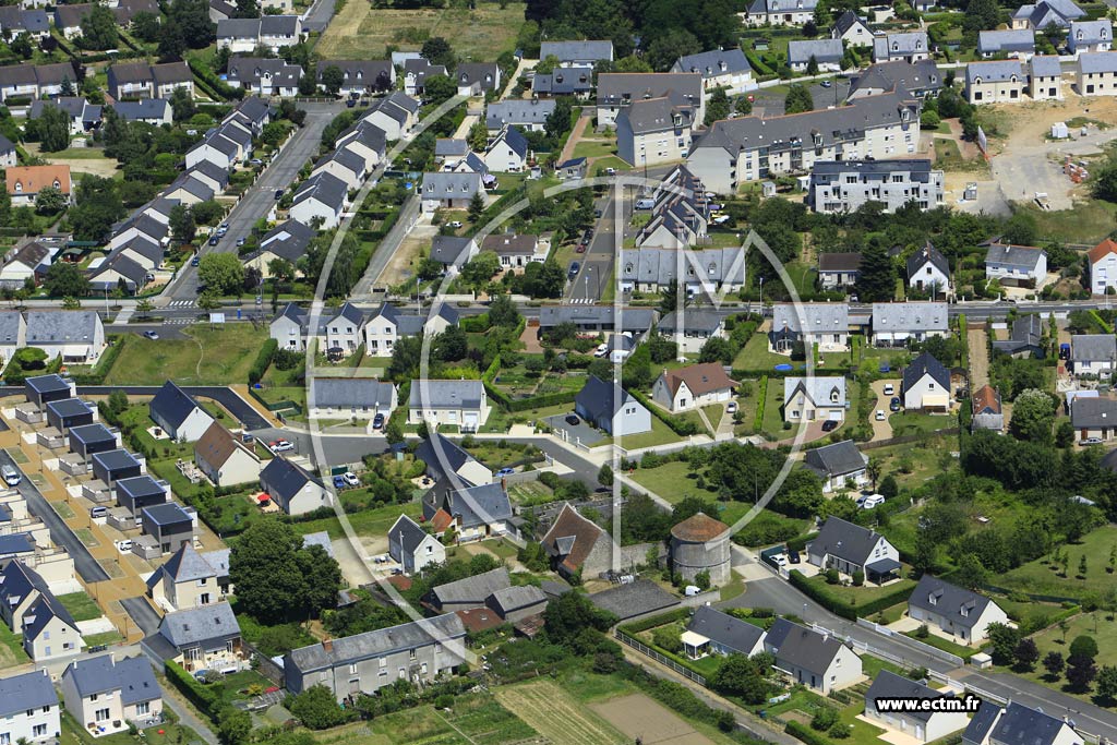 Photo arienne de La Ville-aux-Dames (la Carre)