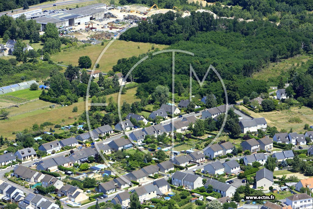 Photo arienne de La Ville-aux-Dames (le Gros Chne)