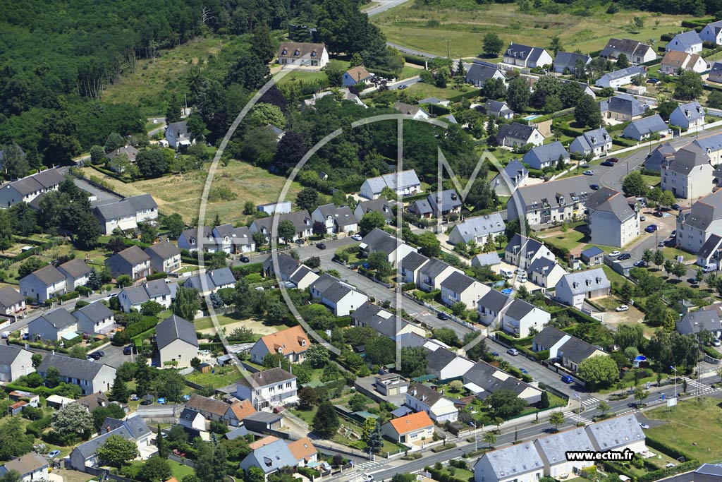 Photo arienne de La Ville-aux-Dames (le Gros Chne)
