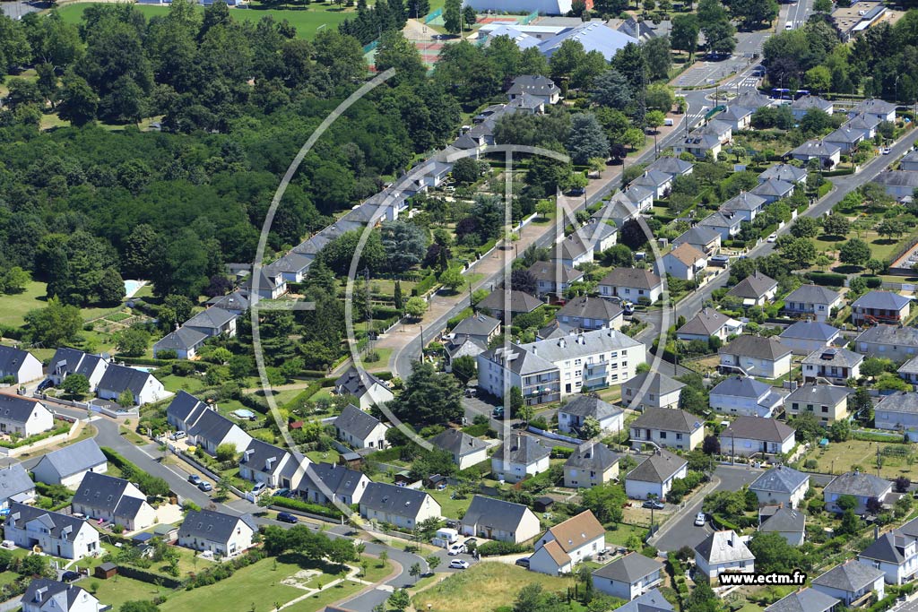 Photo arienne de La Ville-aux-Dames (le Petit Bois)
