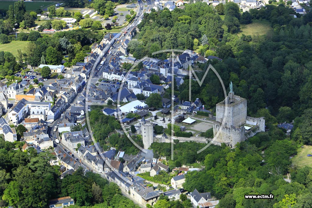 Photo arienne de Montbazon (Forteresse du Faucon Noir)