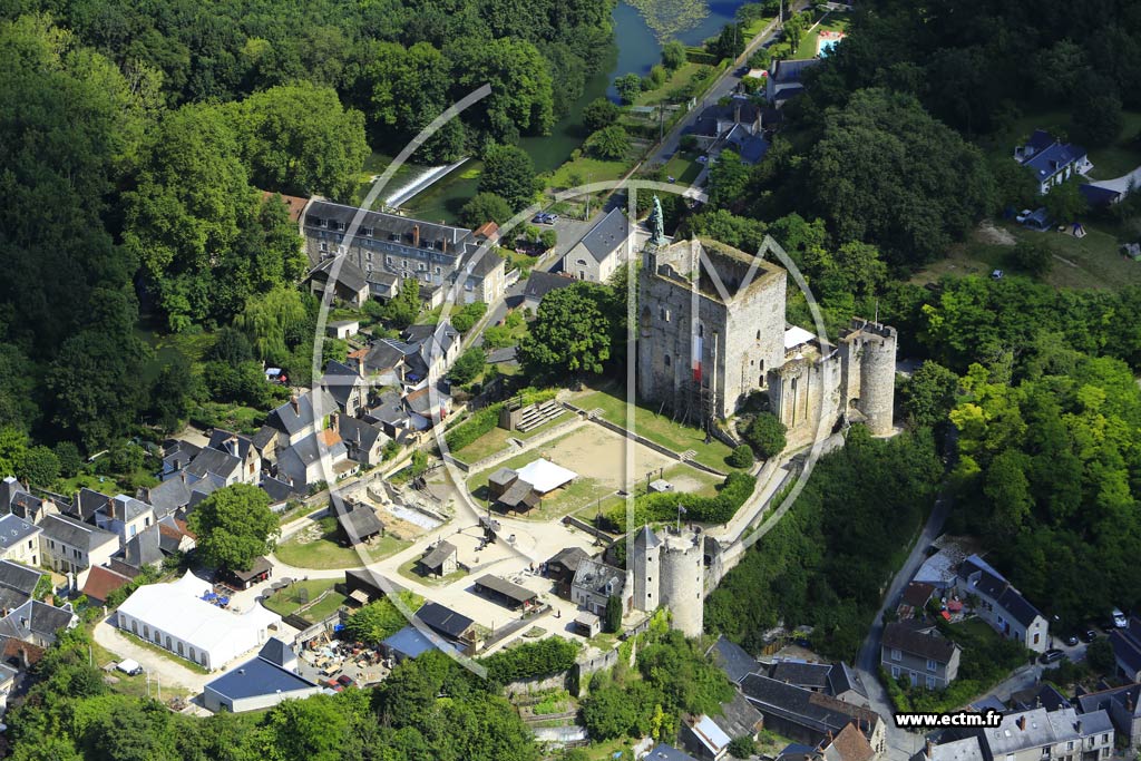 Photo arienne de Montbazon (Forteresse du Faucon Noir)