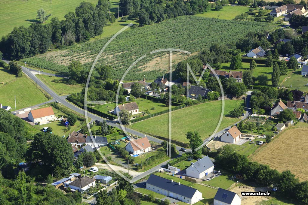 Photo arienne de Neuill-le-Lierre (le Tertre aux Moines)