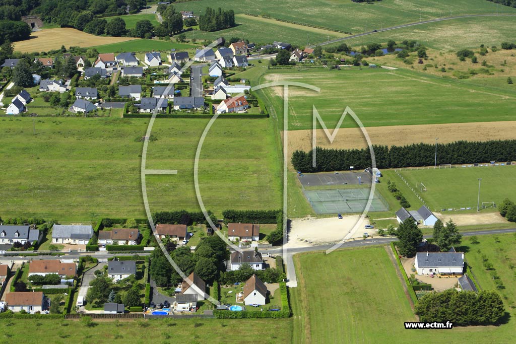 Photo arienne de Saint-Antoine-du-Rocher (l'Aumne)