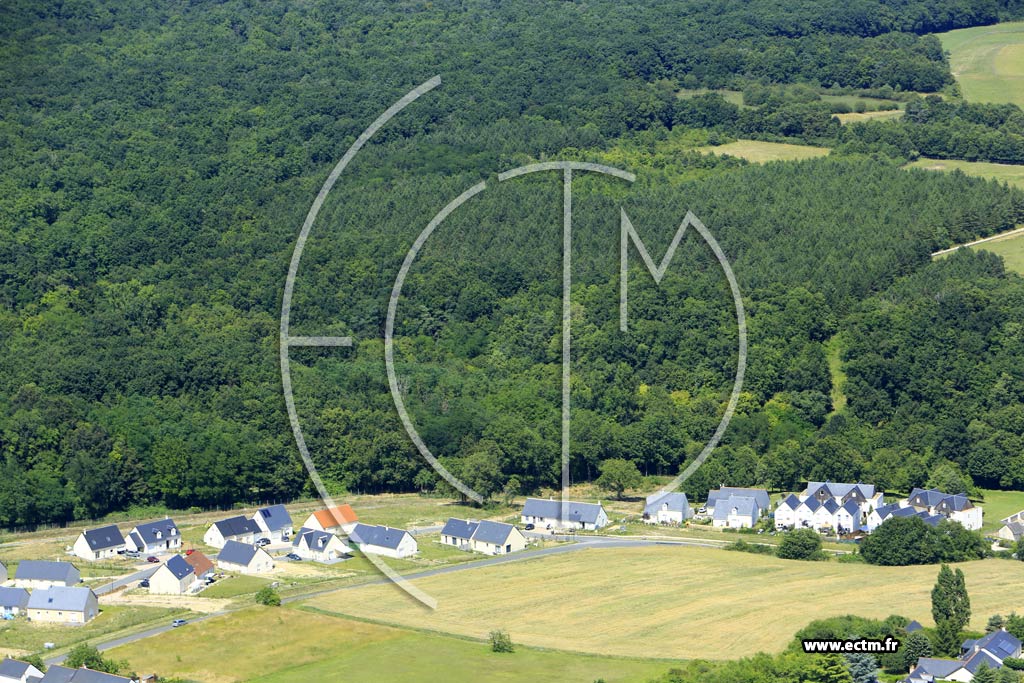 Photo arienne de Saint-tienne-de-Chigny (les Terres Rouges)