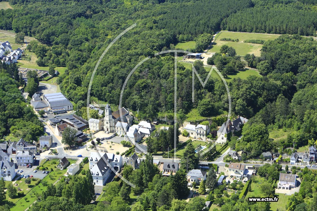 Photo arienne de Saint-tienne-de-Chigny (Manoir d'Andigny)