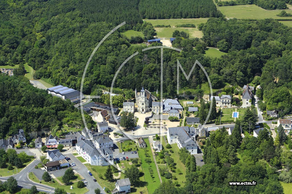 Photo arienne de Saint-tienne-de-Chigny (Manoir d'Andigny)