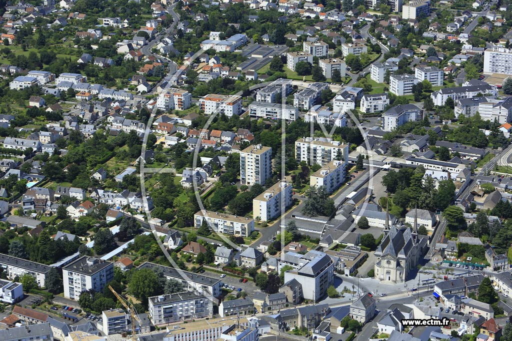 Photo arienne de Tours (Chteau Belmont)
