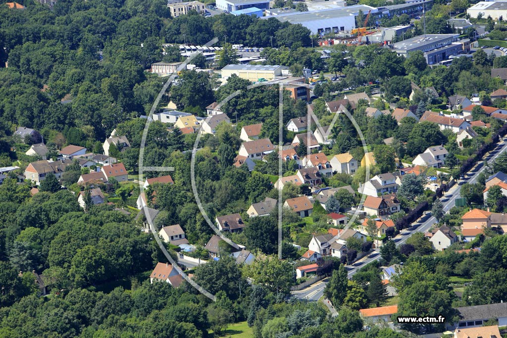 Photo arienne de Montlhry (la Butte de Nozay)