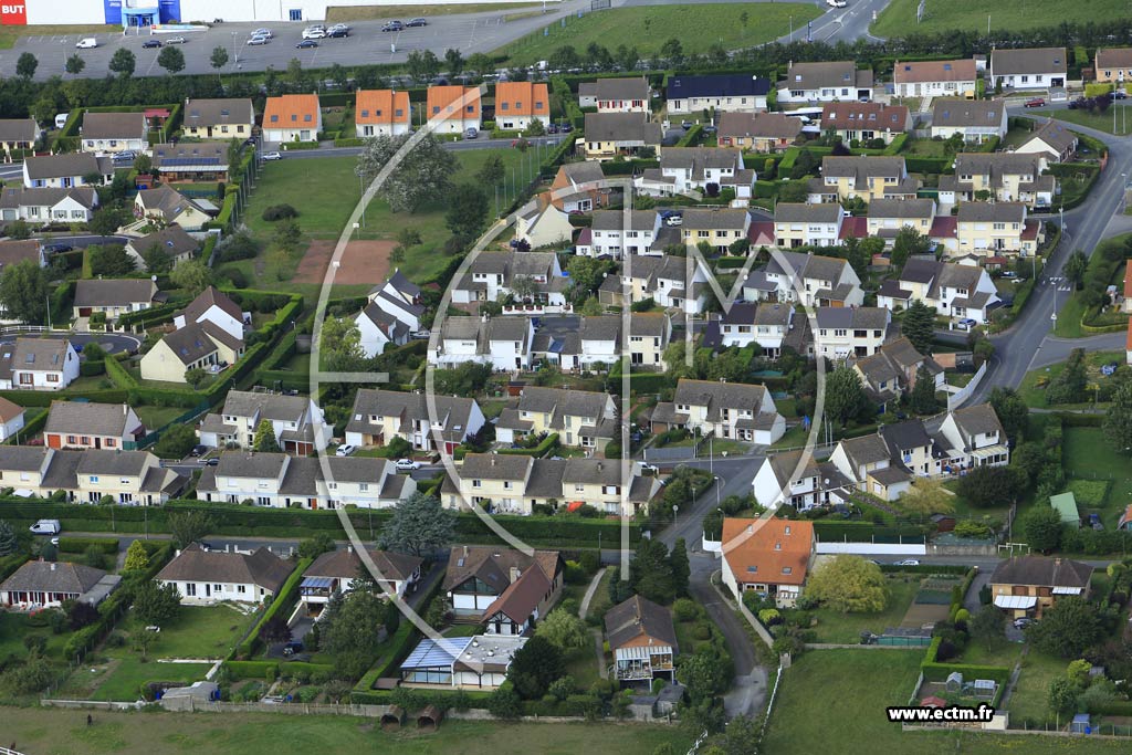 Photo arienne de Isques (le Village)