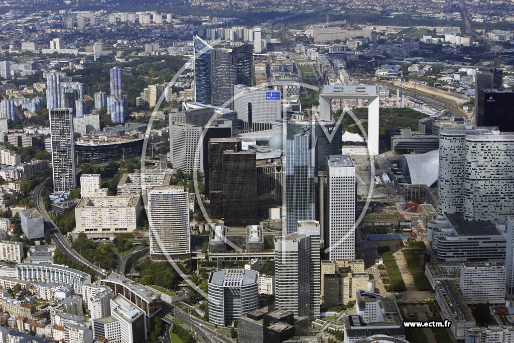 Photo arienne de Puteaux (la Dfense)