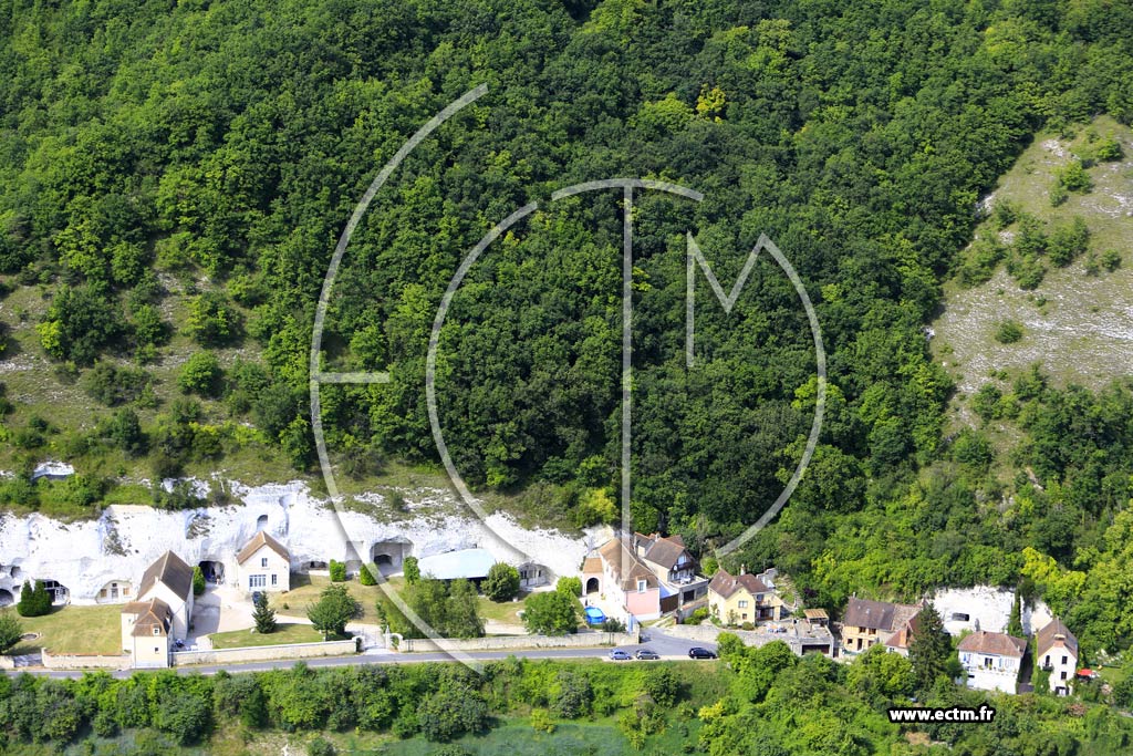 Photo arienne de Haute-Isle (Grottes du Colombier)