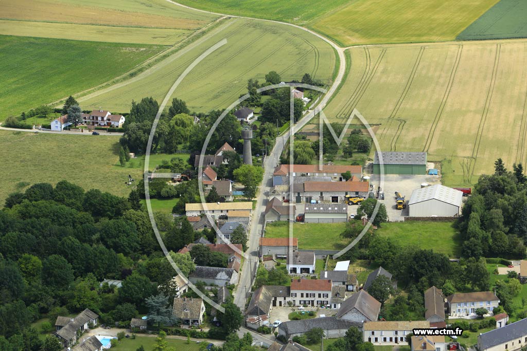 Photo arienne de Longnes (la Fortelle)