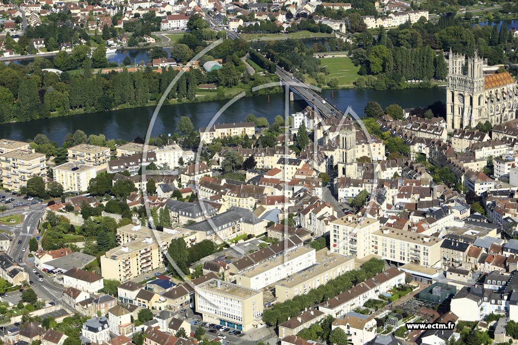 Photo arienne de Mantes-la-Jolie (Centre)